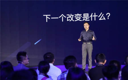 小鵬汽車放出2019年融資300億的豪言，但什么是何小鵬所說的智能汽車上半場和下半場？