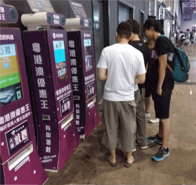 香港電腦節(jié)約約共享紙巾首亮相，市民爭(zhēng)相排隊(duì)體驗(yàn)成焦點(diǎn)