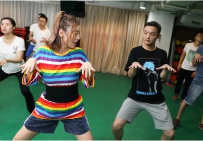 張近東又有“新節(jié)目”？蘇寧緊召全球25萬(wàn)員工共迎蘇寧之夏