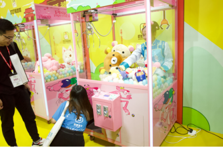 叮叮抓娃娃亮相GTI廣州展，美女娃娃機引爆全場