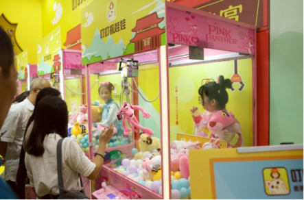 叮叮抓娃娃亮相GTI廣州展，美女娃娃機引爆全場