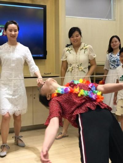 在華爾街英語南京中心，夏威夷近在眼前