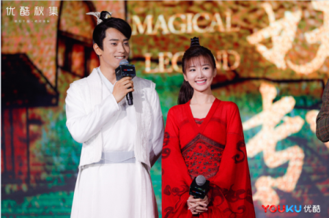 萌娃Lucky現(xiàn)身2018優(yōu)酷秋集，現(xiàn)場演繹經(jīng)典“Lucky比心雨”萌翻全場