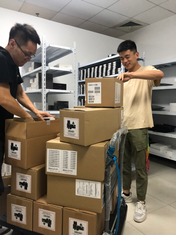 iPhoneXs首發(fā)日，機蜜凌晨打包，打響租機第一槍