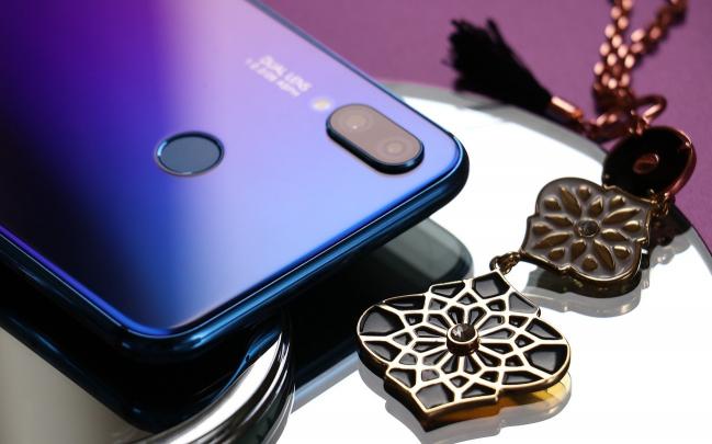 讓關(guān)曉彤閃耀時裝周的華為nova3i，現(xiàn)推出6GB+128GB版供你暢快爽玩