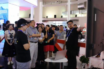 意念控制要成真？BrainCo成上海人工智能展的網(wǎng)紅展位！