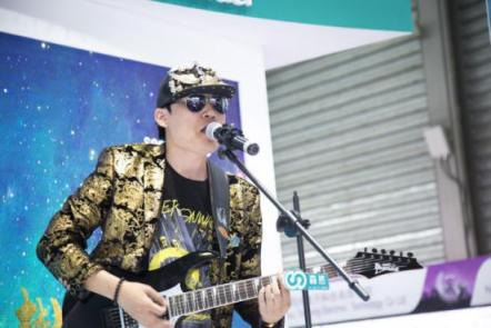 上海展持續(xù)發(fā)力 音樂(lè)人祁隆、全民直播J老師攜手森然嗨翻全場(chǎng)