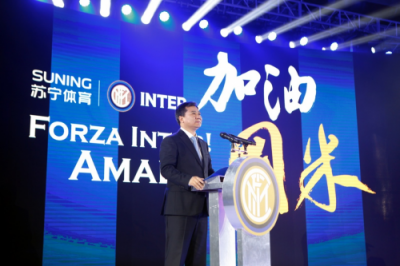 張近東頻繁在國(guó)際場(chǎng)合發(fā)聲，到底下的是哪步棋？