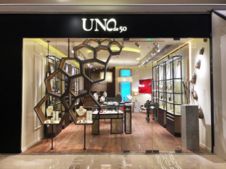 不用再找代購了！UNOde50國內(nèi)首店在上海開幕！