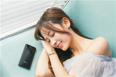 有了魅族X8之后，以后給女朋友拍照不好看別再怪手機(jī)了！