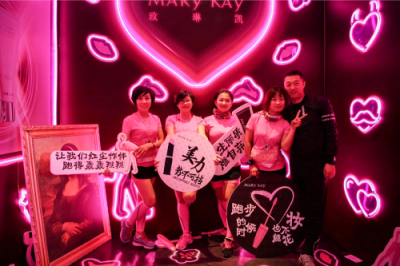 玫琳凱2018杭州國(guó)際女子馬拉松鳴槍，快閃店驚艷亮相
