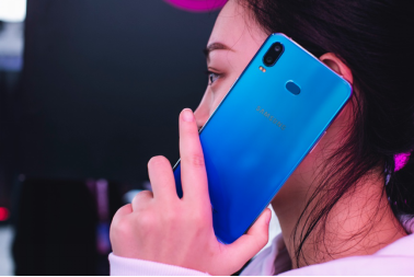三星Galaxy A6s炫目色彩 展現(xiàn)不一樣的青春個性