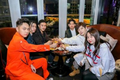 要火！伊膚泉聯(lián)合2019春夏中國(guó)國(guó)際時(shí)裝周公布最強(qiáng)跨界報(bào)告！