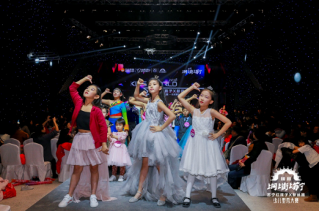 “壞爸爸”帶著女兒演繹原創(chuàng)歌曲，雙十一紅孩子有點(diǎn)厲害
