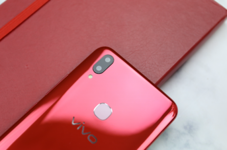 vivo Z1青春版上手體驗(yàn)：時(shí)尚外觀，旗艦實(shí)力