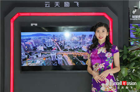 高交會(huì)驚現(xiàn)最美AI旗袍小姐姐，她們?cè)跒檎l(shuí)代“顏”？