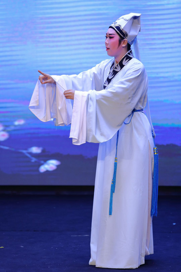 戲曲演員與華為麥芒7：年輕，在舞臺閃閃發(fā)光