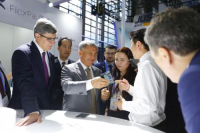 FlexPai柔派高交會再添鐵粉，柔宇CEO劉自鴻親自演示