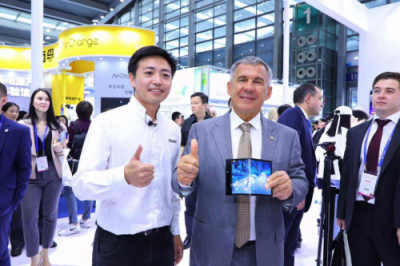 FlexPai柔派高交會再添鐵粉，柔宇CEO劉自鴻親自演示