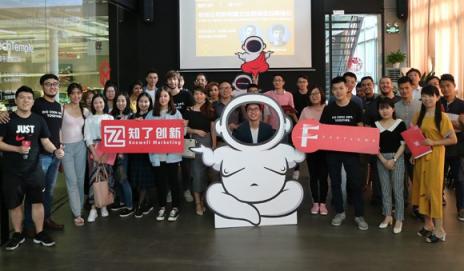重磅丨知了創(chuàng)新與柴火創(chuàng)客達(dá)成深度戰(zhàn)略合作，共同助力創(chuàng)客走好“品牌出?！敝?/></p><p>而此次知了創(chuàng)新與柴火創(chuàng)客平臺達(dá)成戰(zhàn)略合作，正是建立在雙方理念、愿景高度契合的基礎(chǔ)之上的。</p><p>近年來，柴火創(chuàng)客平臺通過全面進(jìn)階升級“聚合+連接”新模式，實(shí)現(xiàn)了線上線下各領(lǐng)域創(chuàng)新人才的聚合。同時(shí)，立足于本土傳統(tǒng)產(chǎn)業(yè)的創(chuàng)新需求，柴火創(chuàng)客更積極搭建創(chuàng)客與供應(yīng)鏈資源連接的平臺，將全球創(chuàng)客社區(qū)內(nèi)的創(chuàng)新想法，構(gòu)思，嫁接到本土成熟完善的產(chǎn)業(yè)鏈上，推動(dòng)本土產(chǎn)業(yè)升級。</p><p>正是“柴火創(chuàng)客平臺”與“知了創(chuàng)新”各具優(yōu)勢的“企業(yè)基因”讓雙方的戰(zhàn)略合作與共同實(shí)現(xiàn)“助力創(chuàng)業(yè)企業(yè)、創(chuàng)新品牌成長”的目標(biāo)成為可能。</p><p>未來，達(dá)成深度戰(zhàn)略合作的“柴火創(chuàng)客平臺”與“知了創(chuàng)新”將共同打造針對初創(chuàng)企業(yè)與中小品牌的“品牌出海全生態(tài)鏈服務(wù)”：從上游的供應(yīng)鏈、產(chǎn)業(yè)鏈資源匹配，到下游的品牌出海營銷策略研究、戰(zhàn)術(shù)規(guī)劃與執(zhí)行，完整、全面的助力更多中國創(chuàng)客借力“品牌出海”，實(shí)現(xiàn)企業(yè)增長與成功的長期目標(biāo)。</p>              	<p style=