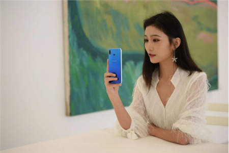 誰(shuí)才是最美的漸變色手機(jī)？Galaxy A6s與OPPO K1強(qiáng)強(qiáng)對(duì)話
