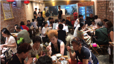 能在燒烤店遍地的武漢站穩(wěn)腳跟，這家店只用了1招！