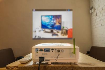 年末不減速！明基BenQ智能商務(wù)E580開(kāi)啟倍速模式