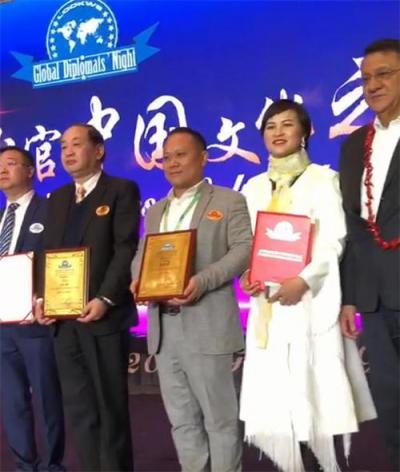 通耀科技極視明智能眼鏡閃耀2018全球外交官之夜