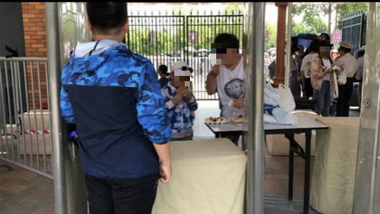 人民網(wǎng)四問迪士尼:憑什么搞“雙標”，歐美帶得亞洲就帶不得？