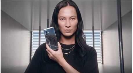 前衛(wèi)時尚大作，X30系列aw聯(lián)名限定版明日開售定價4298元