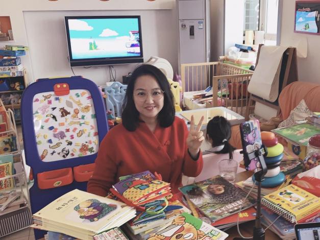 名校畢業(yè)，寶媽為女兒再攻讀博士，粉絲在抖音直播追著她傾訴帶娃煩惱