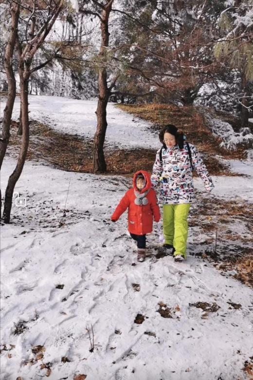 名校畢業(yè)，寶媽為女兒再攻讀博士，粉絲在抖音直播追著她傾訴帶娃煩惱