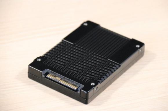 英特爾傲騰DC P4800X固態(tài)盤默默耕耘，不斷助力企業(yè)數(shù)據(jù)加速