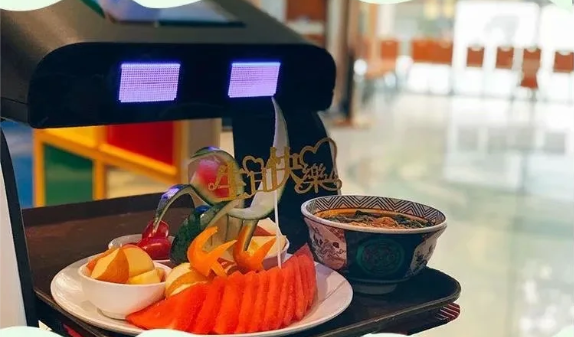 送餐機器人無接觸配送、分餐制 助力推動餐飲行業(yè)回暖