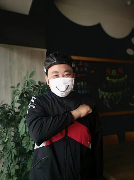 微笑日還能這樣玩兒？順豐同城急送騎士用口罩涂鴉傳遞溫度