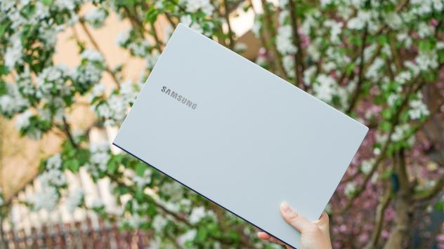 夏日清爽搭配，三星Galaxy Book Ion月光銀是首選