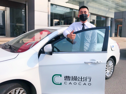 網(wǎng)約車司機路邊滅火 知其另一身份后路人紛紛點贊