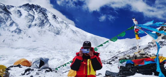 高人為峰，中國登山隊沖頂成功，榮耀30系列50倍長焦見證珠峰新高度