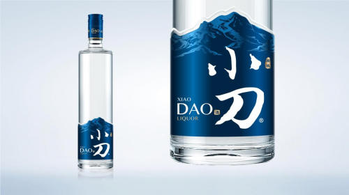 熱門IP的強(qiáng)強(qiáng)聯(lián)合，看小刀酒怎么在“鄉(xiāng)村愛情”中成大器