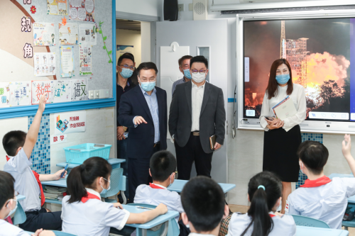 戴森通過上海市教委向六所中小學捐贈空氣凈化風扇，為學生返校保駕護航