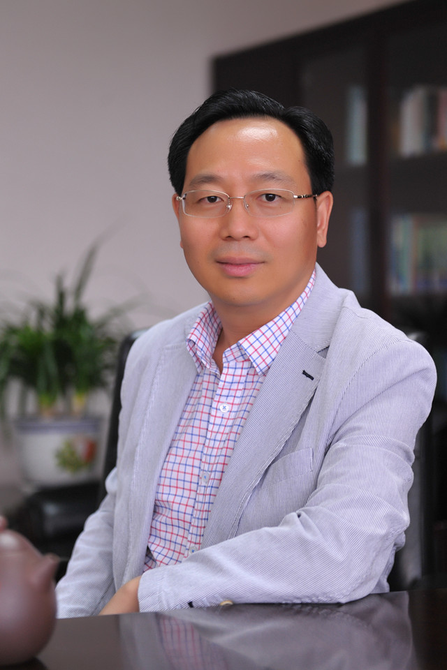 中國信息通信科技集團(tuán)副總經(jīng)理、專家委主任，無線移動(dòng)通信國家重點(diǎn)實(shí)驗(yàn)室主任、IEEE Fellow陳山枝博士