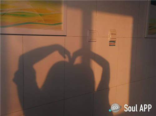 如何完美開(kāi)啟2020下半場(chǎng)？Soul青年用合影治愈孤獨(dú)