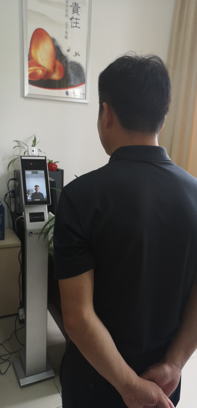 人臉識別測溫成入?！暗谝魂P(guān)” 的盧深視3D全棧技術(shù)保障復(fù)學(xué)復(fù)課