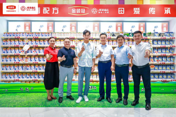 現(xiàn)身金領(lǐng)冠明星嘉年華，喬振宇點贊中國專利配方