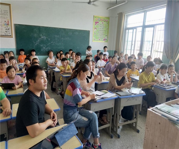 希沃信息化教學(xué)培訓(xùn)深入臨泉縣，攜手共建智慧課堂