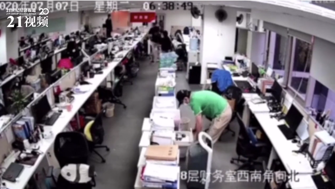 “慶渝年”再升級！李國慶帶人闖當當拿營業(yè)執(zhí)照
