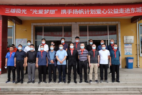 央視關(guān)注！三雄極光助力教育扶貧 點亮求學(xué)夢