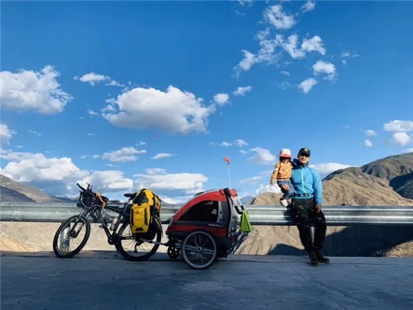 抖音90后奶爸帶女兒騎行4139公里去拉薩：騎車就像人生，堅持總能到達(dá)