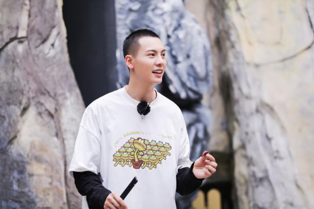 陳偉霆再度聯(lián)手得物首發(fā)潮牌新系列，電商、明星、綜藝聯(lián)名解鎖“食蠅草”玩法