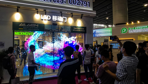 晶泓多款LED發(fā)光玻璃屏新品發(fā)布，為智慧城市建設(shè)增光添彩！